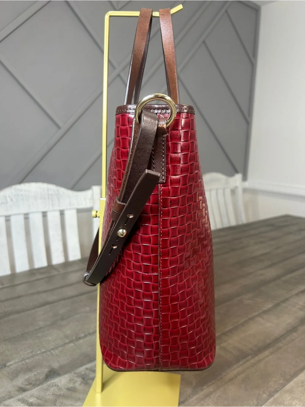 Dooney & Bourke item description